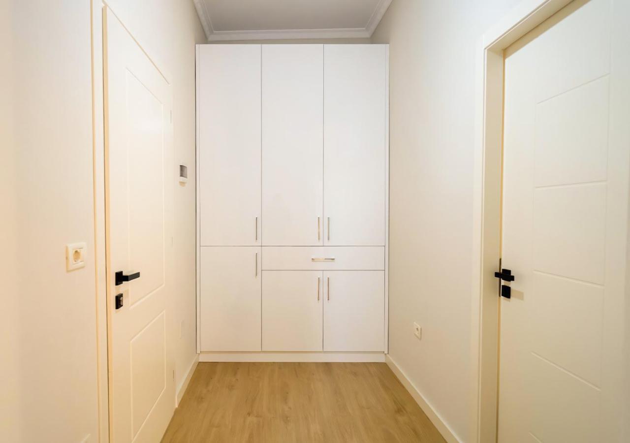 Home Inn Apartment 2 Near City Center Tiranë Ngoại thất bức ảnh