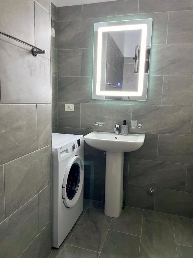 Home Inn Apartment 2 Near City Center Tiranë Ngoại thất bức ảnh