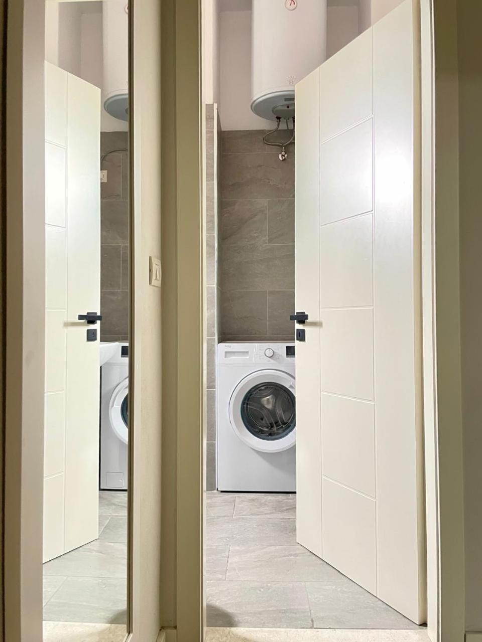 Home Inn Apartment 2 Near City Center Tiranë Ngoại thất bức ảnh