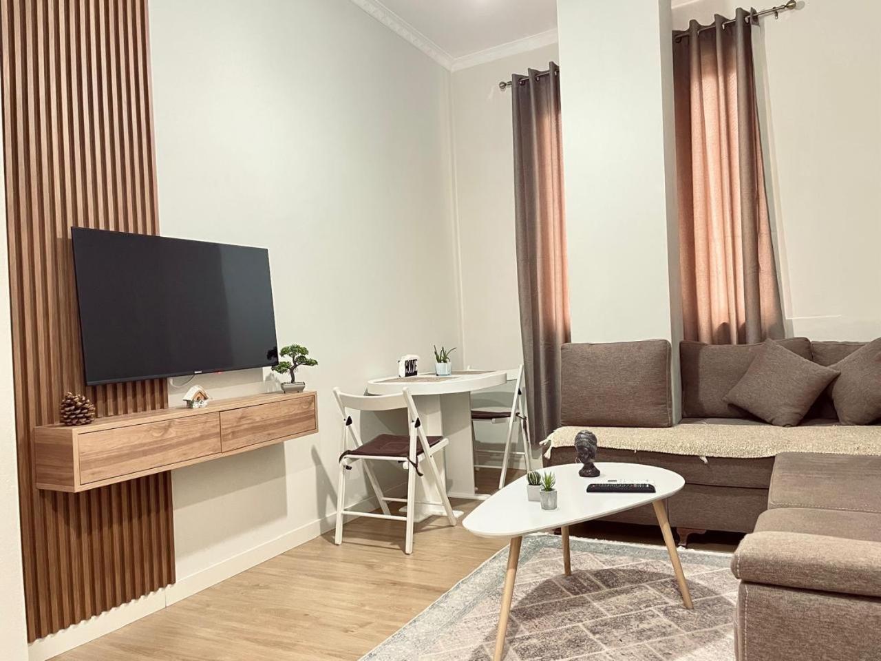 Home Inn Apartment 2 Near City Center Tiranë Ngoại thất bức ảnh